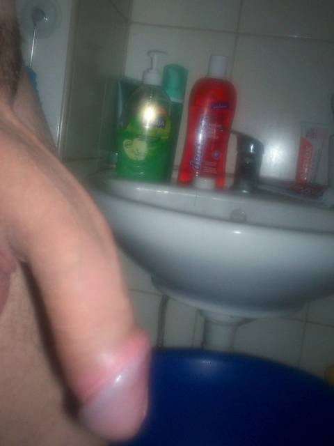 CZYSTY I PACHNĄCY CZEKA NA CHĘTNE USTECZKA - napalony27