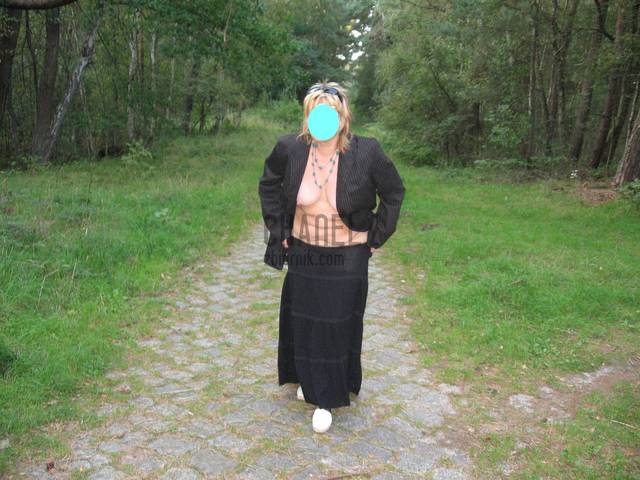 spódniczka troszkę w dół - chanel 2