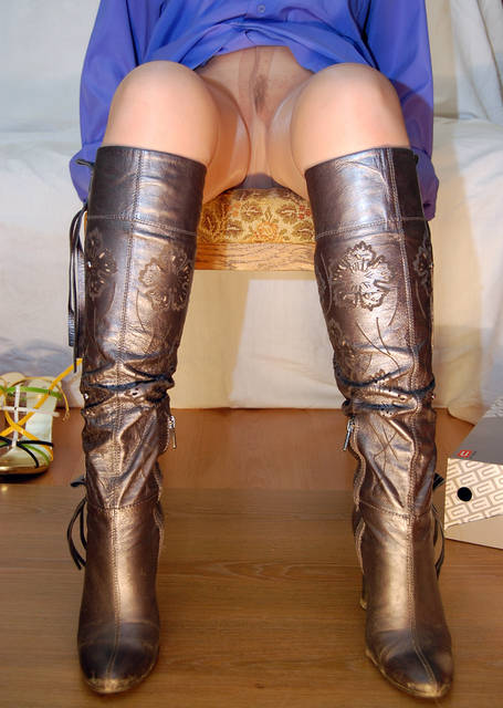 W kozaczkach - sexretarka32