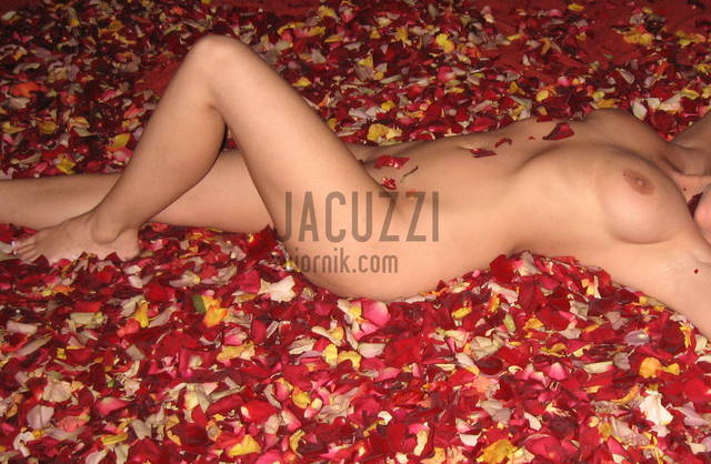 ... w różach 5 - jacuzzi