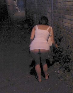 czekam w ciemnej uliczce...