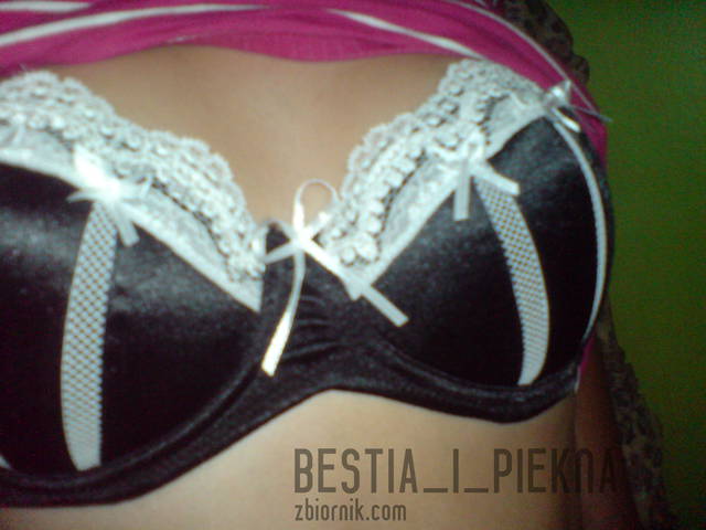 w staniku.JPG - bestia_i_piekna