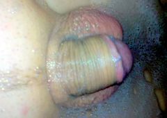 je uložen v bříšku