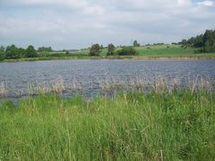 jiný pohled na vodní hladinu a krajinu