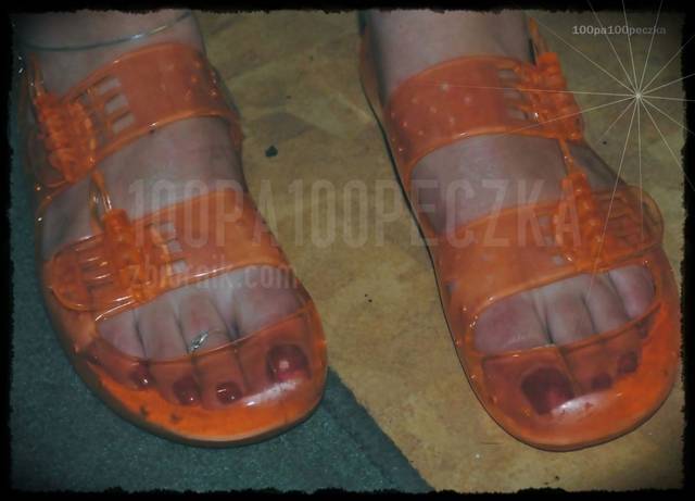 Śmieszne Pomarańczowe Buciki 01 - 100pa100peczka