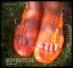 Śmieszne Pomarańczowe Buciki 04