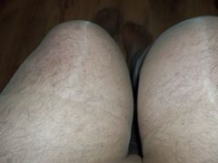 kolanka w blyszczacych rajstopkach