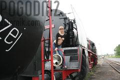 Stoi na stacji lokomotywa