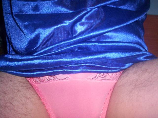 Chcesz sprawdzic co sie kryje za tymi rozowymi majtusiami ? ;) - Majka_cd