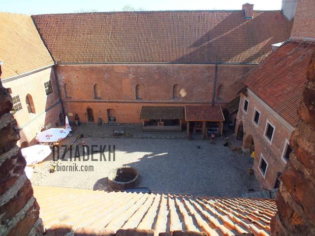 Dziedziniec zamku w Reszlu - dziadekh