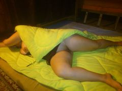 zasnęłam zmęczona , a oni mi jeszcze zdjęcia robią ...