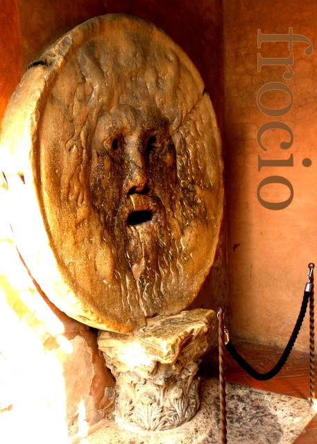 Usta prawdy. Ciekawe, czy dobrze zrobiłyby loda ;-) - frocio