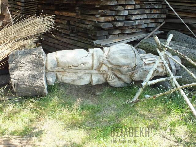 Posąg, nie posąg, ale wyraźnie nadużył - dziadekh