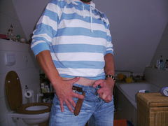 nie miesci sie w spodniach :))