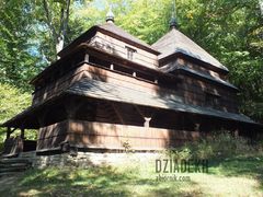 Jeden z drewnianych kościołów w skansenie