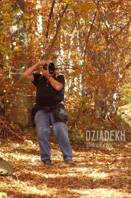 Zagrzebany w liściach - dziadekh