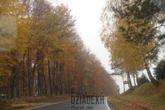 Nad zalew Soliński też dotarła jesień.