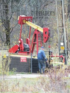 Działający szyb naftowy w Zatwarnicy