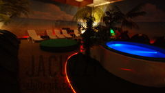 Całoroczna plaża Tropicalclubu ("w nocy").