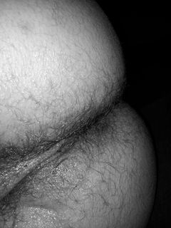 owłosiony tyłeczek