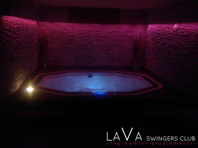 duże - 10 osobowe jacuzzi  - LavaClub