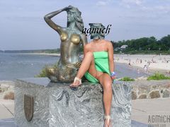 syrenka pokazała cycuszki a ja resztę...