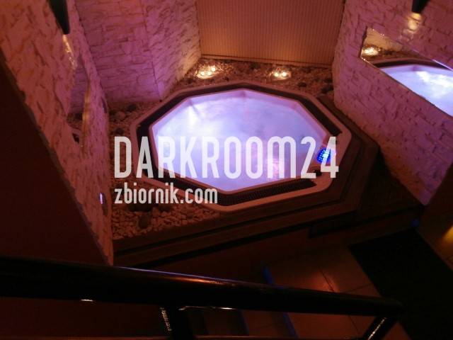 jacuzzi jest - DARKROOM24