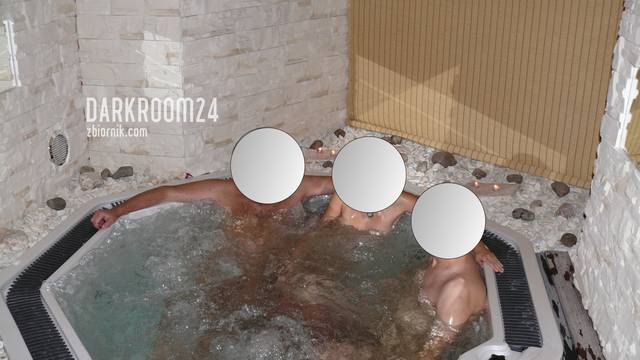 najpierw powoli jak żółw ociężale... - DARKROOM24