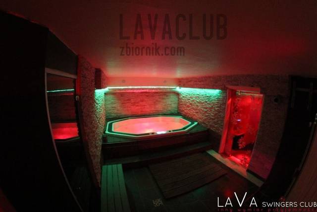 duże 10 osobowe jacuzzi - LavaClub