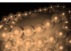 perełki osaczają wzgórze "sut"