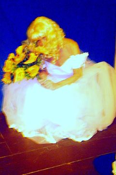 Kurwa przeistoczona w kwiat dziewiczy?...