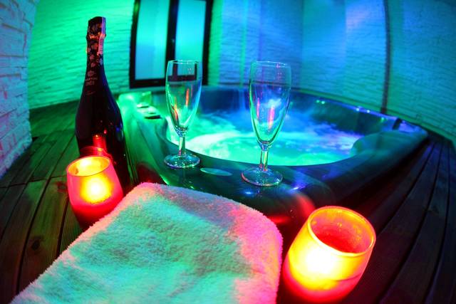 jacuzzi 3.jpg - LondonExclusive