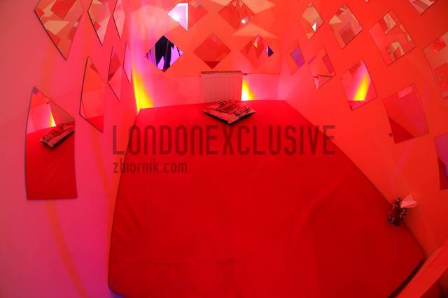 pokoik z lustrami. - LondonExclusive