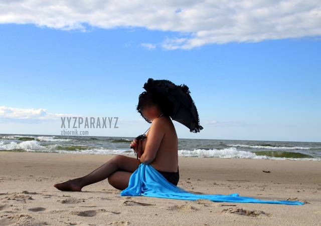hrabina na plaży :) - xyzparaxyz