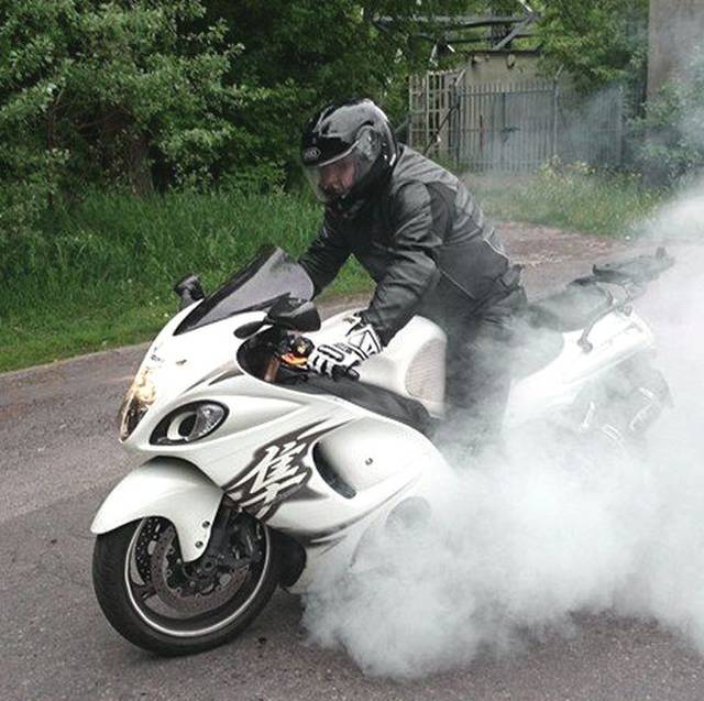 moto_guma_kadr2.jpg - Jedyny_taki_wawa