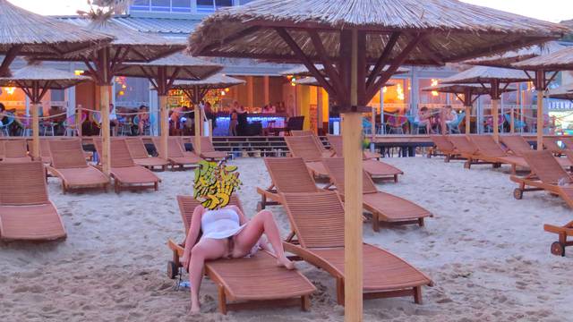 Kto kładzie się obok?? - ada77