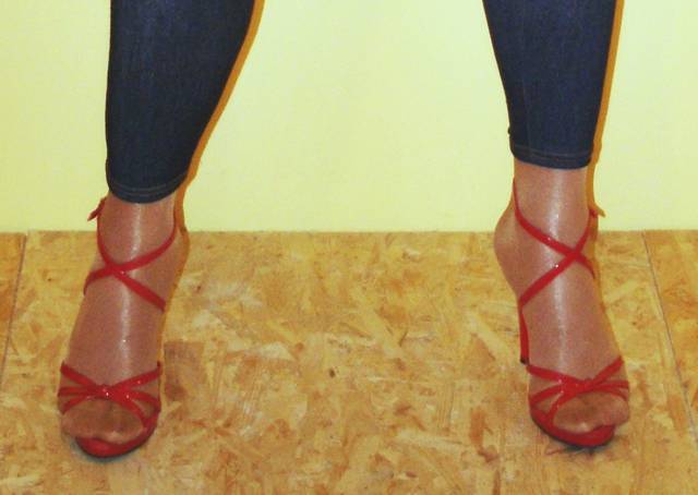 feet DSC02752aa.jpg - daniellecz