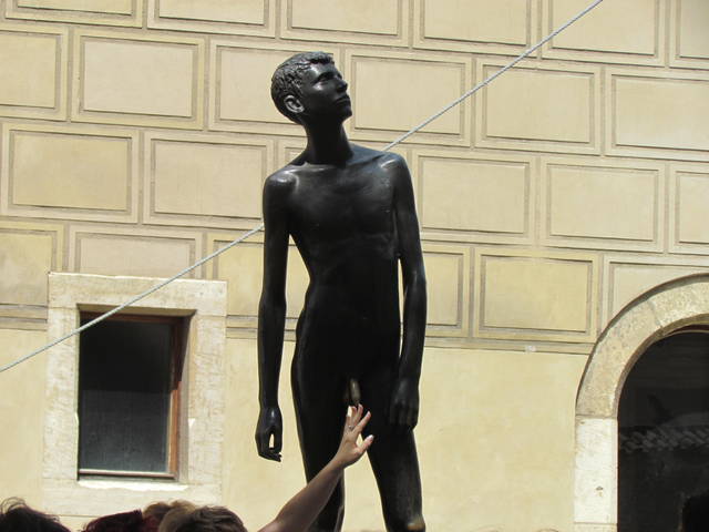 dotyk przynosi......radość - wodnik50