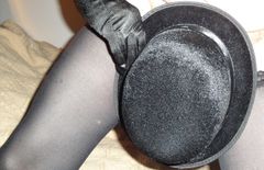 SWÓJ SKARB UKRYWAM POD KAPELUSZEM.JPG