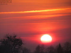 zachodzi czerwone......