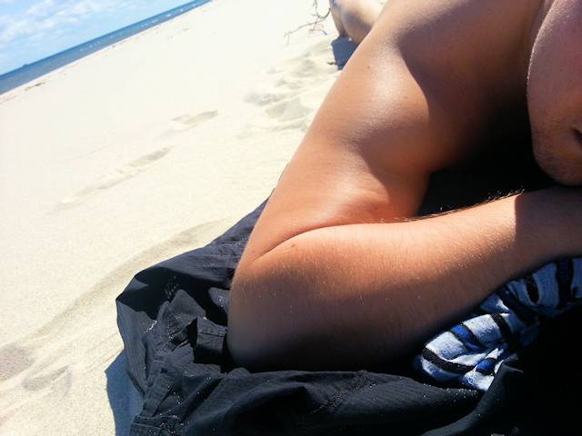 Nago na słonecznej plaży. To lubię. - StraponRzeszow