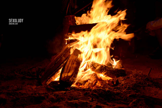 Płonie ognisko i muza gra.JPG - Sexoludy