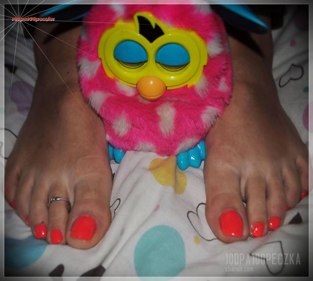 Furby & Feet #01 - 100pa100peczka