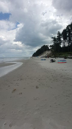 tłumy w Dębkach.jpg