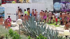 Kolejka do bicia piany