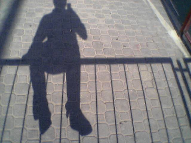 cien.jpg - Karol_zdecydowany