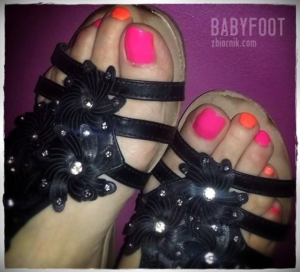 Sandałeczki i kolorowe pazurki - Babyfoot