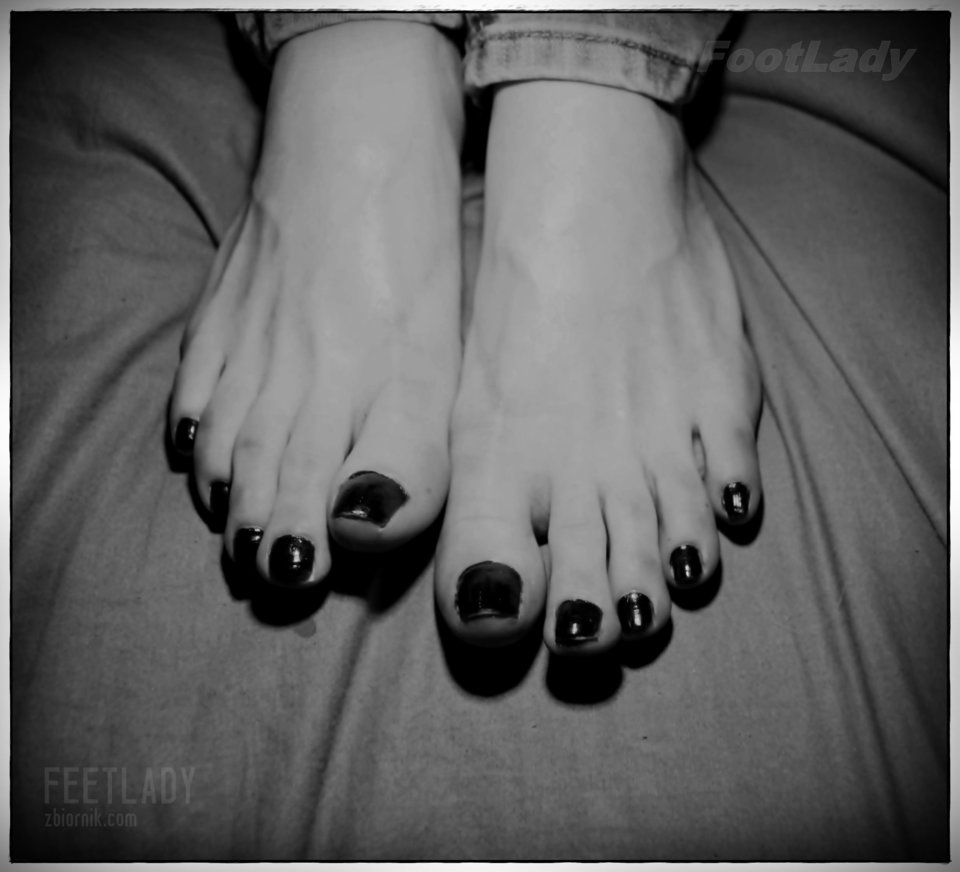 B&W #01 - FeetLady