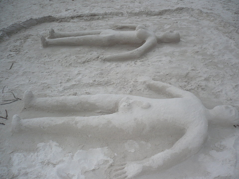 Piaskowe ludziki  w Dębkach.JPG - parka4750