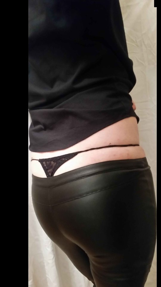 Lubicie jak tak wystają ? - Stringi_On